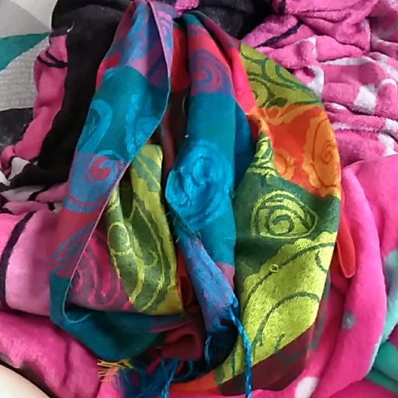 Scarf - Picture 1 of 4